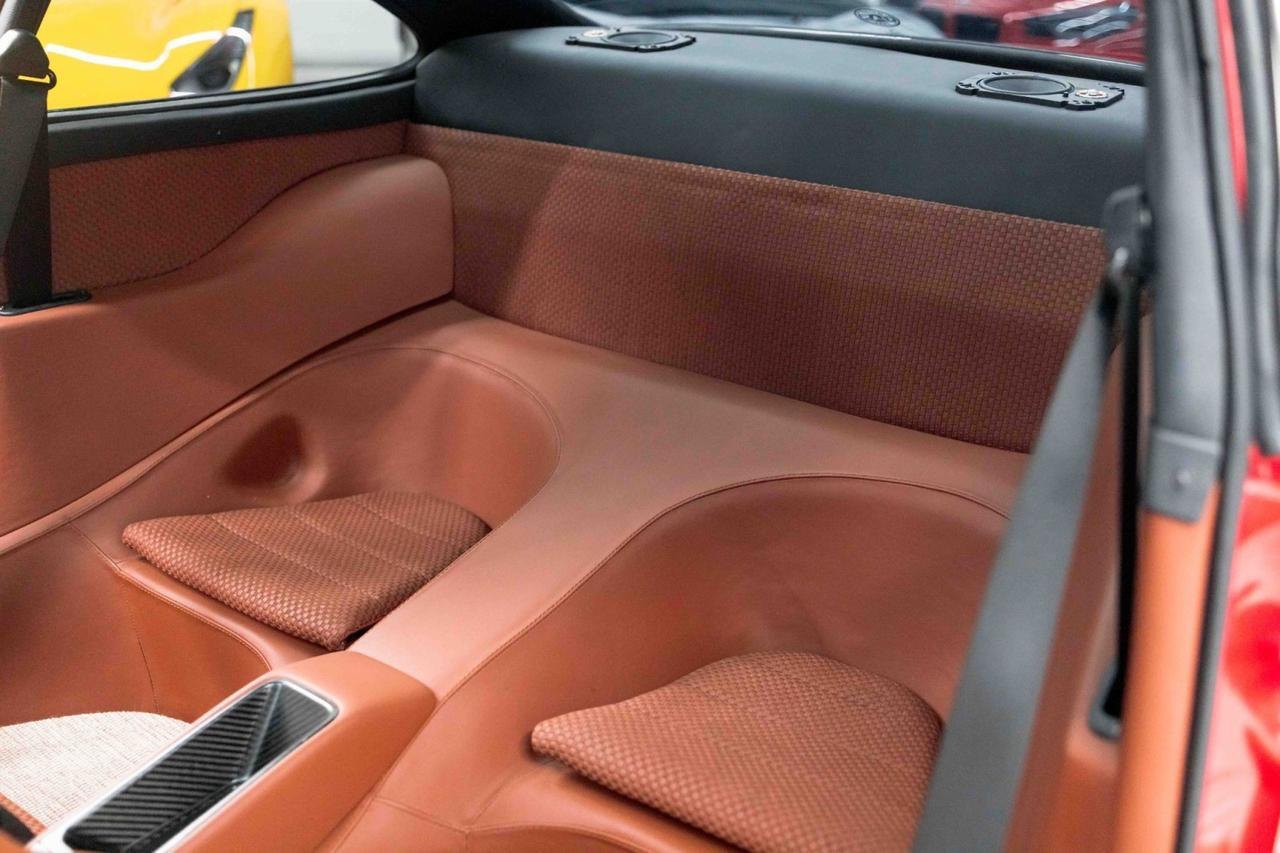 Finished rear tub trimmed in Bourbon leather with woven inserts, rear speakers in the parcel shelf